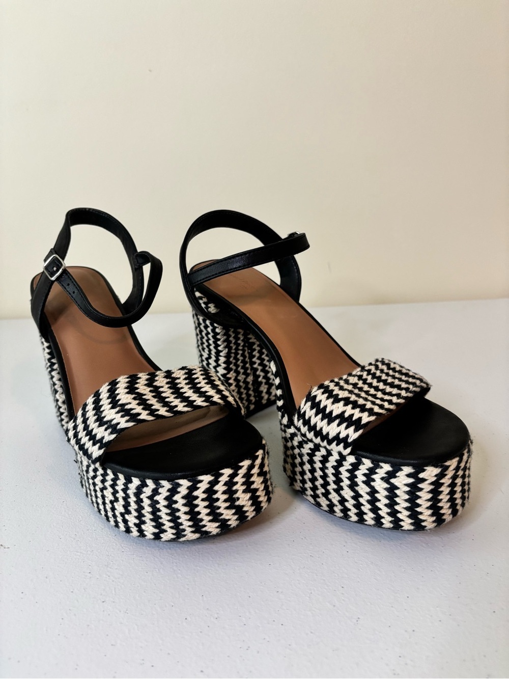 Universal Thread Black & White Woven Platform Sandals - Picture 3 of 9